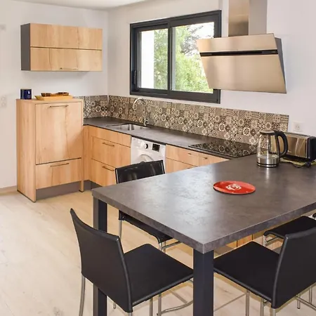 펜션 3 Bedroom Gorgeous In 생 힐레르 드 리에