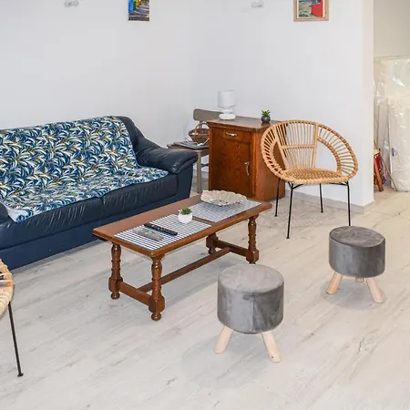 Stunning In Saint-Hilaire-de-Riez